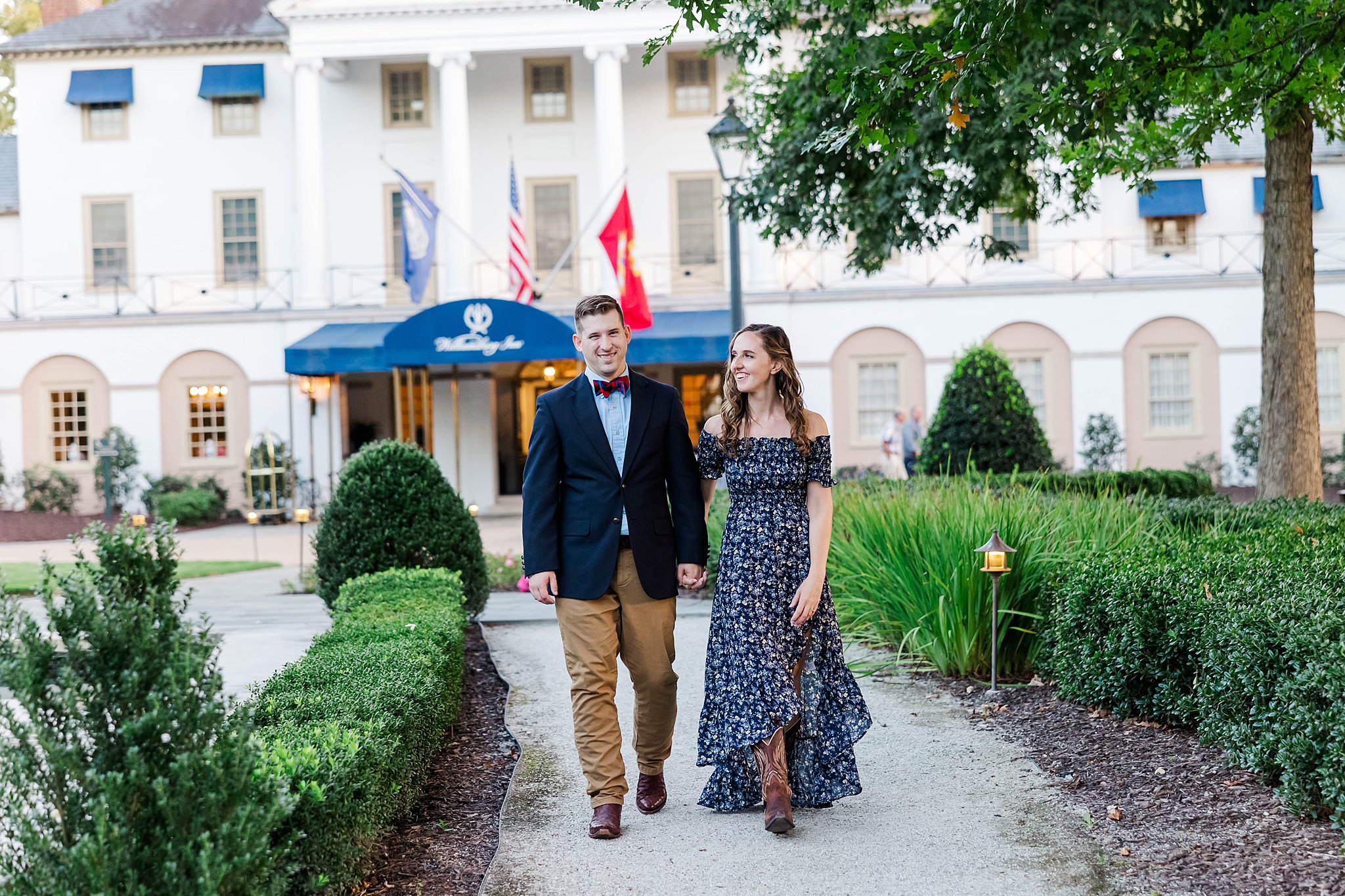 an early fall engagement session in Williamsburg, VA