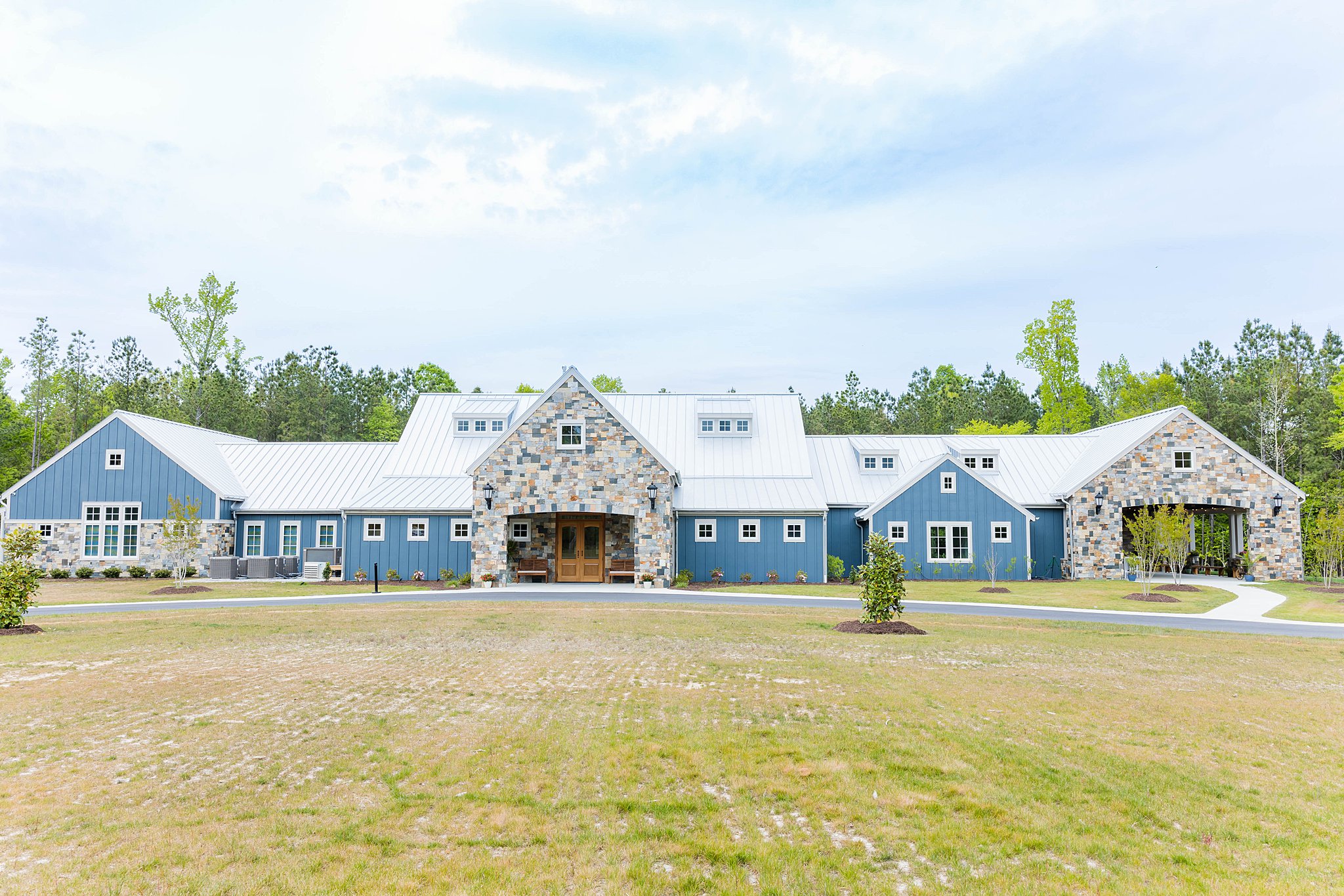outdoor image of the Maine Wedding venue in Williamsburg, VA