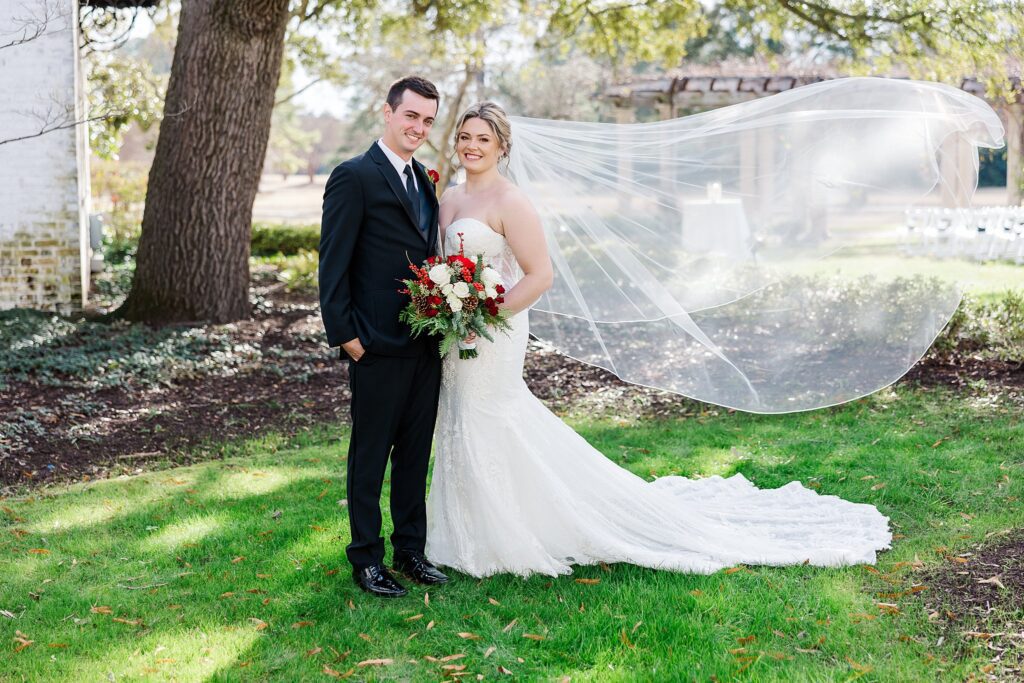 simple and lightweight veil for wedding photos