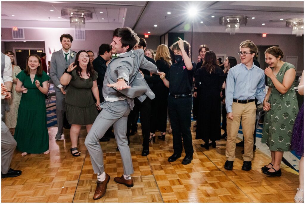 fun dance floor images happen when your college friends are excited 