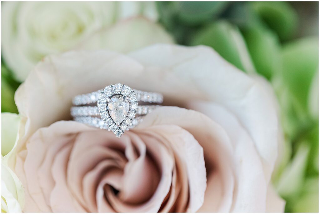 unique wedding ring in peach colored roses 