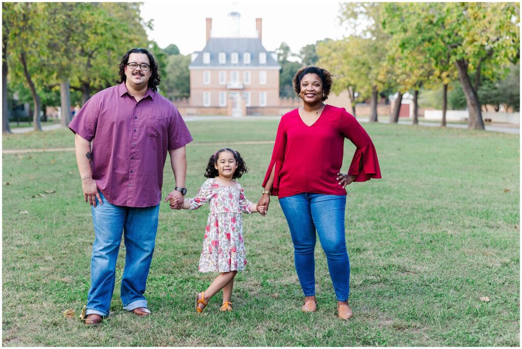 full family session in Colonial Williamsburg gives time to walk around for a variety of images