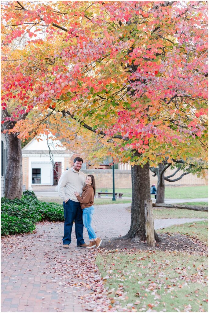 beautiful trees for fall engagement photos in Colonial Williamsburg