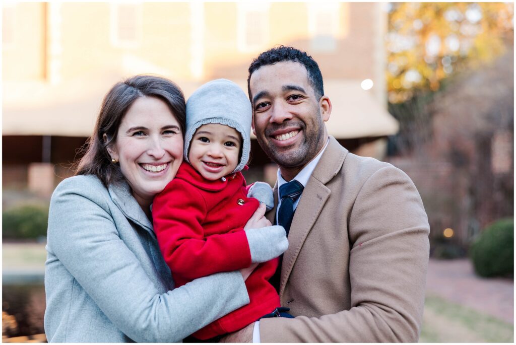 colorful jackets and matching hats/gloves make for cute winter family photos in Colonial Williamsburg